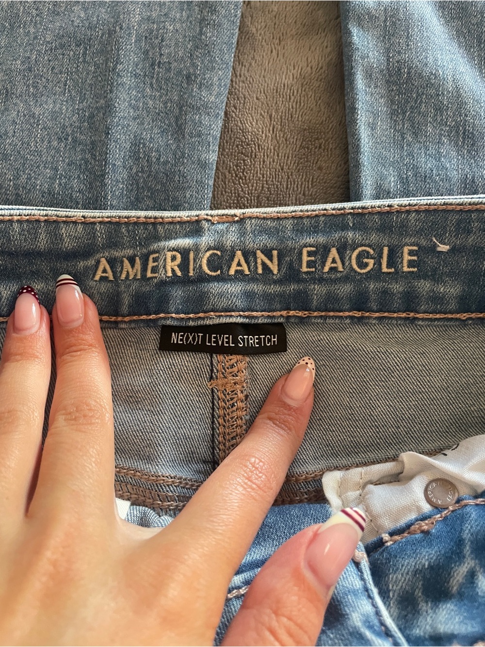American Eagle Outfitters Light Blue Distressed Ripped Jeans - Picture 3 of 5